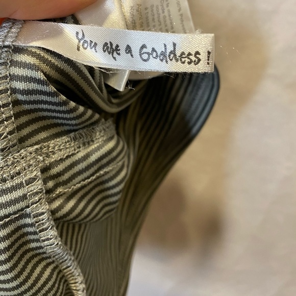 Isis- Gray Striped Workout Tank- Sz. XS - Picture 10 of 10